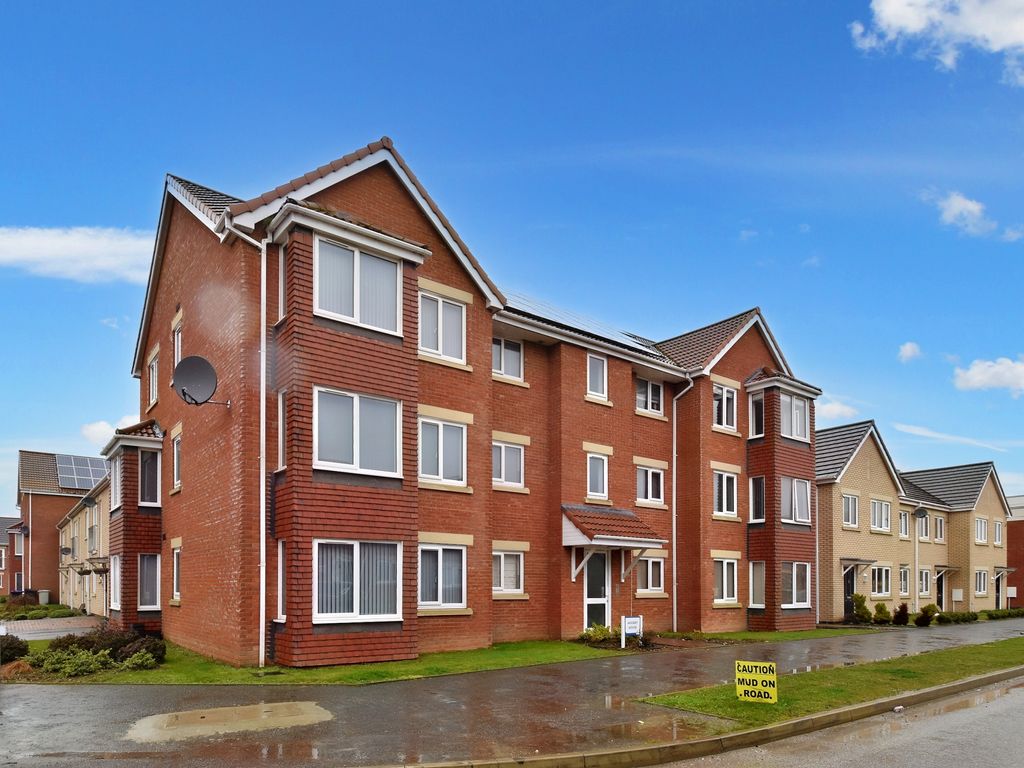 2 bed flat for sale in Churchill Avenue, Skegness PE25, £123,000