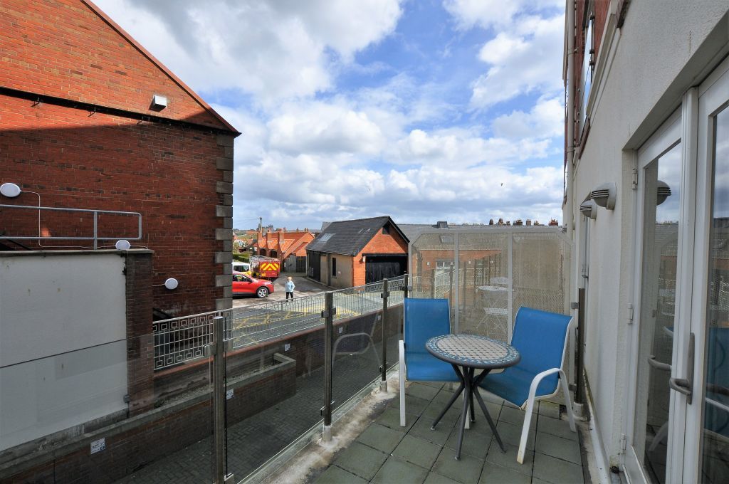 2 bed flat for sale in Upgang Lane, Whitby YO21, £279,950