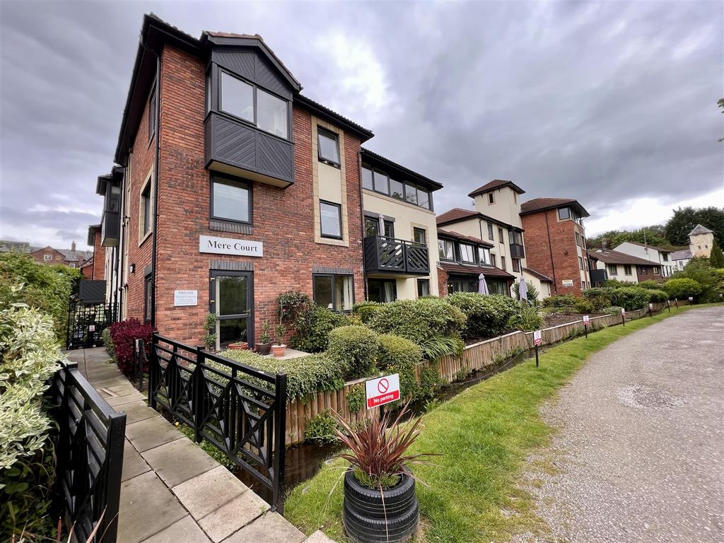 2 bed flat for sale in Ruskin Court, Knutsford WA16, £165,000