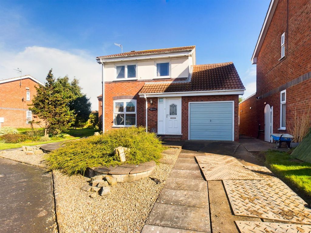 3 bed detached house for sale in Thorn Tree Avenue, Filey YO14, £225,000