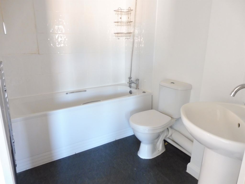 1 bed flat for sale in Moorhead Close, Cardiff CF24, £100,000