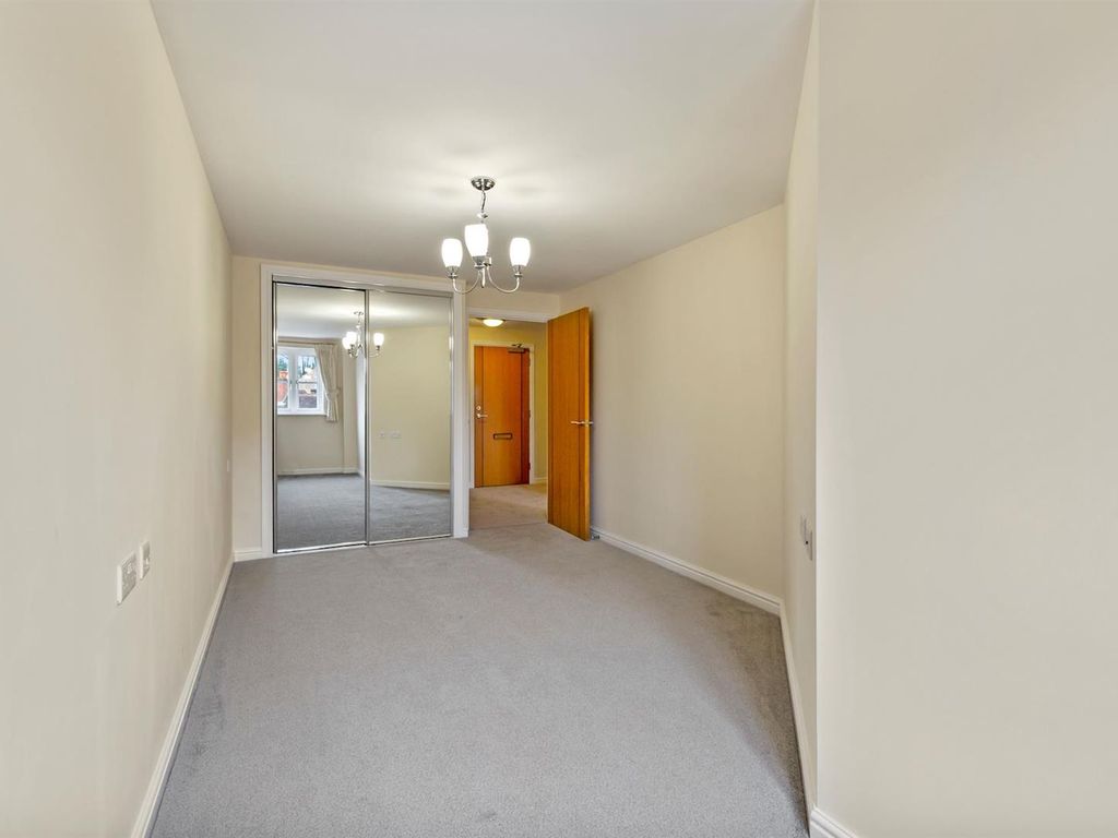 1 bed flat for sale in George Street, Warminster BA12, £134,950