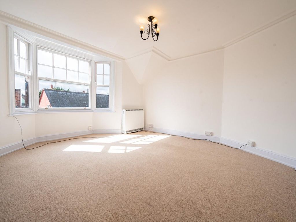 2 bed flat for sale in High Street, Dunmow CM6, £180,000