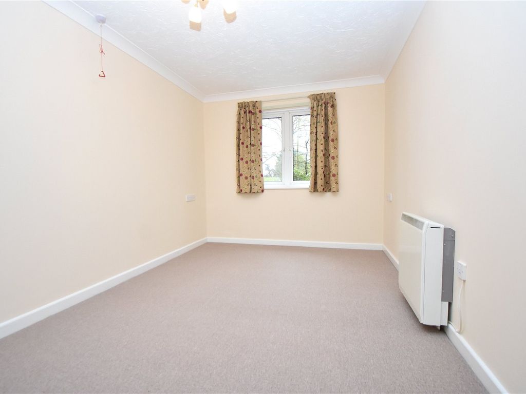 1 bed flat for sale in Kelham Gardens, Marlborough, Wiltshire SN8, £110,000