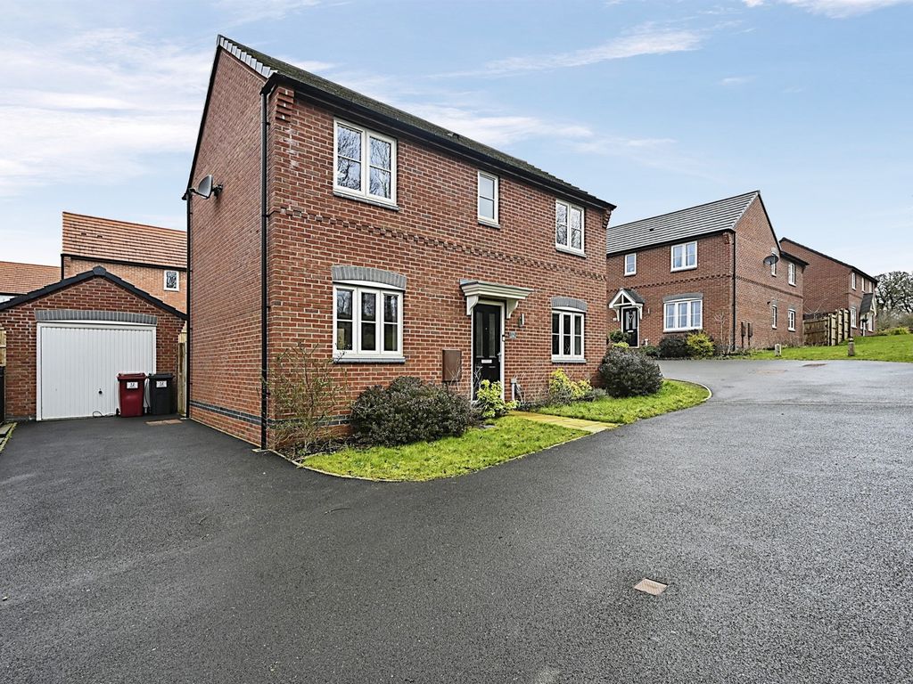 3 bed detached house for sale in Baker Crescent, Wingerworth, Chesterfield S42, £150,000