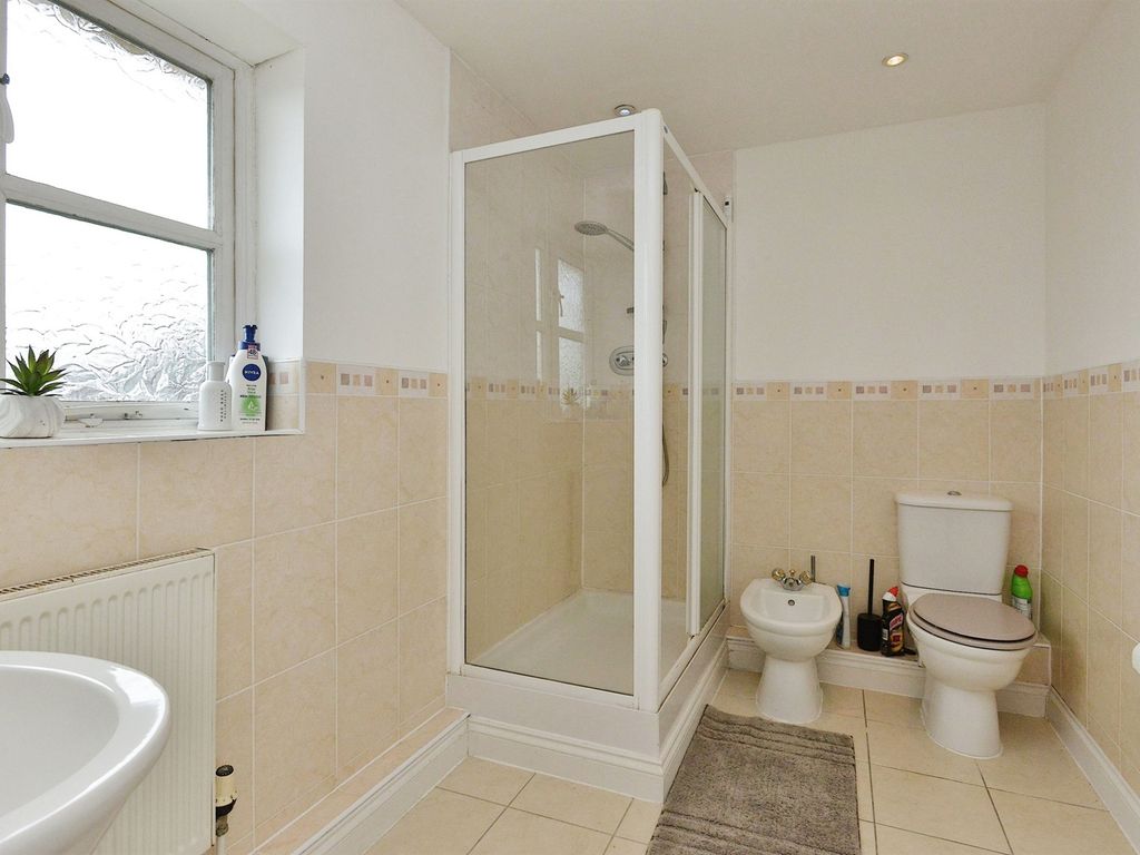 3 bed flat for sale in Darwin Close, Medbourne, Milton Keynes MK5, £270,000