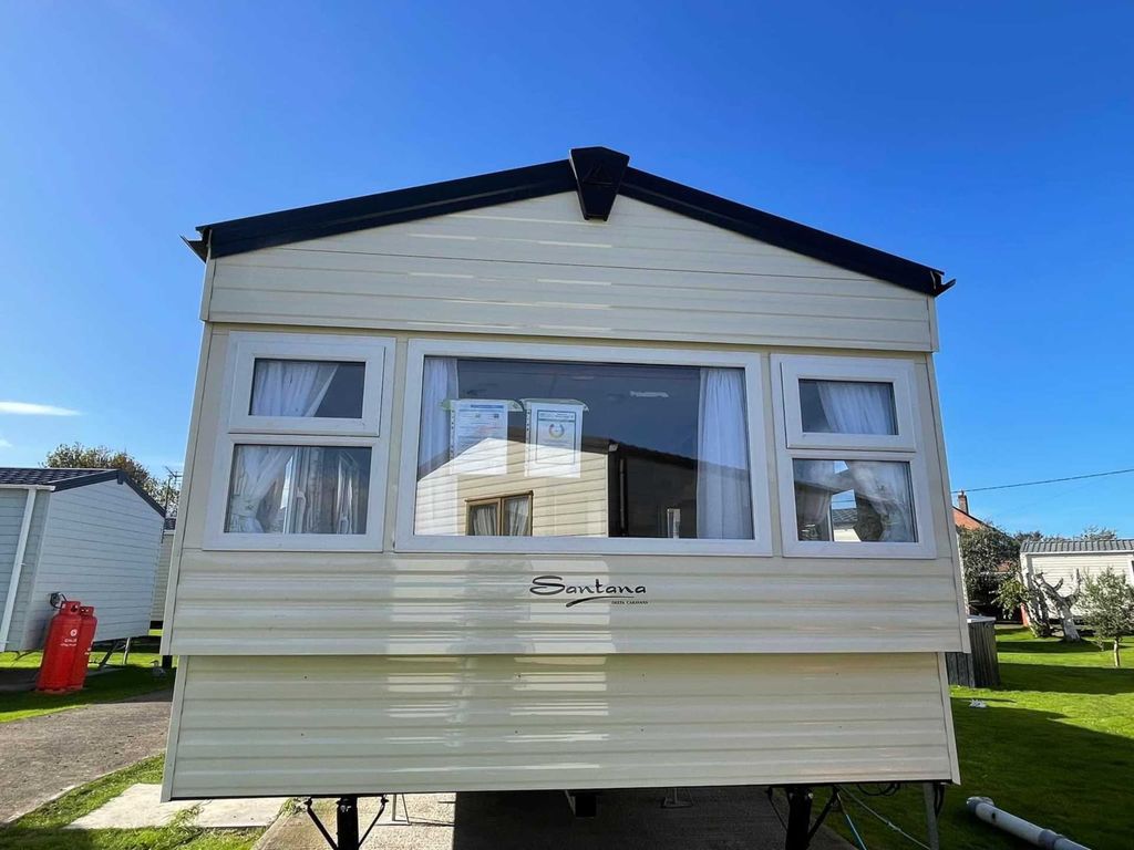 2 bed mobile/park home for sale in Victoria Road West, Prestatyn LL19, £28,750