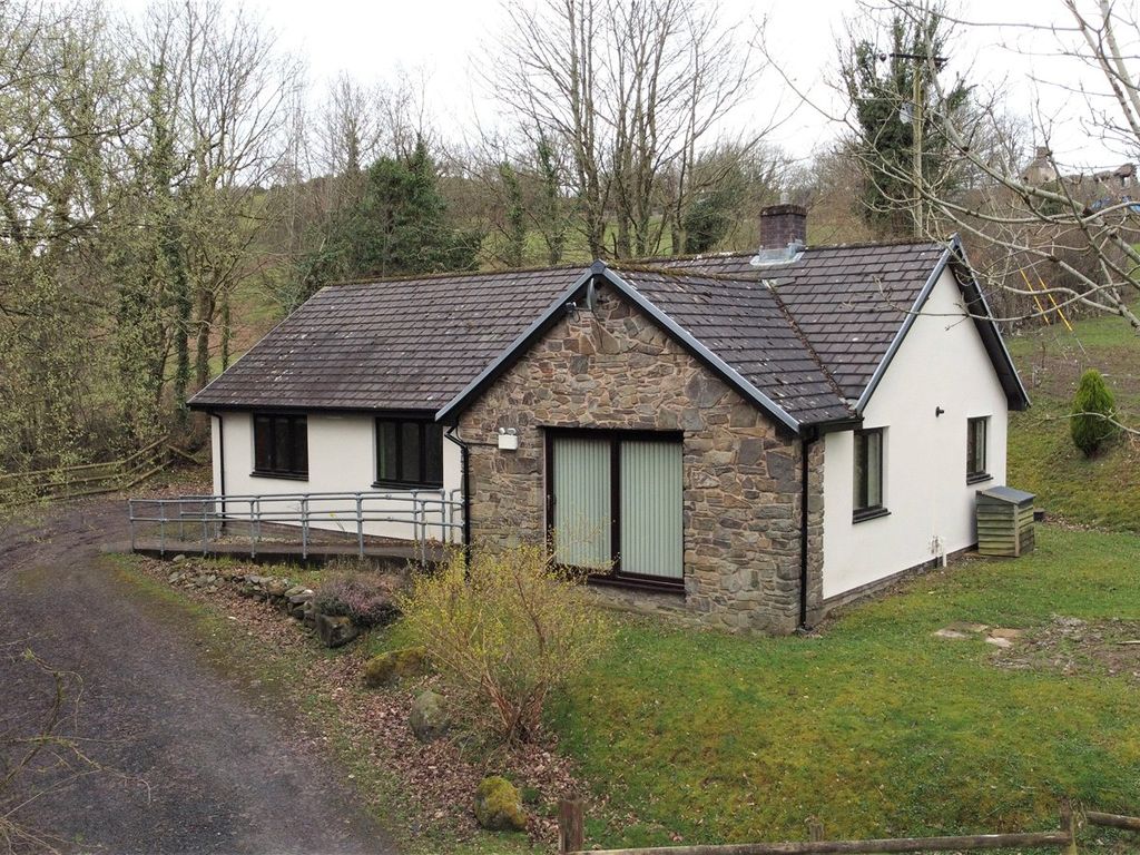 4 bed bungalow for sale in Bryn Y Graig, Tafolwern, Llanbrynmair, Powys SY19, £250,000