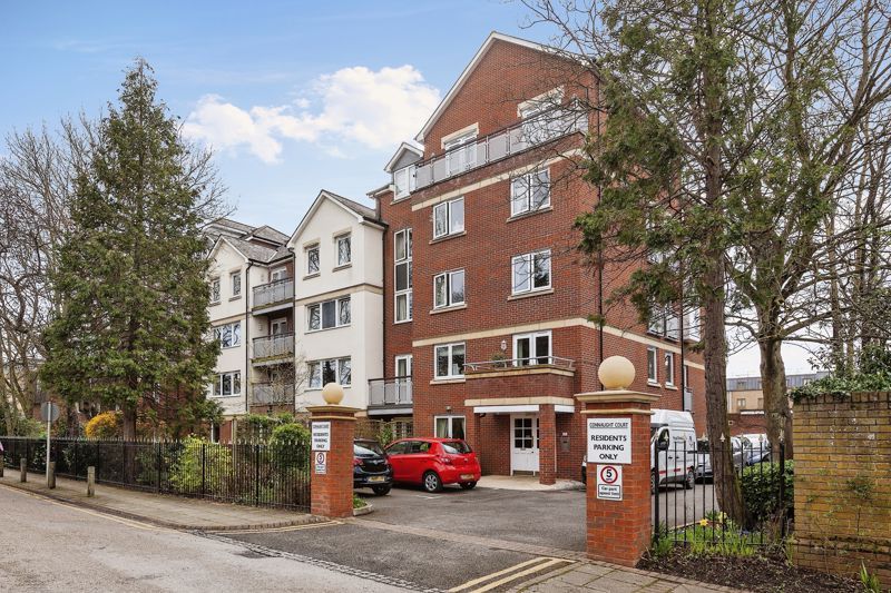 1 bed flat for sale in Connaught Court, Windsor SL4, £169,000