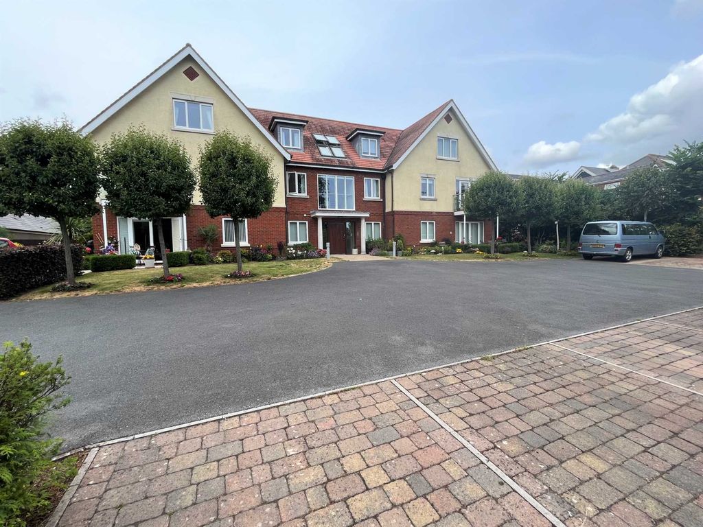 2 bed flat for sale in Salterton Road, Exmouth EX8, £315,000