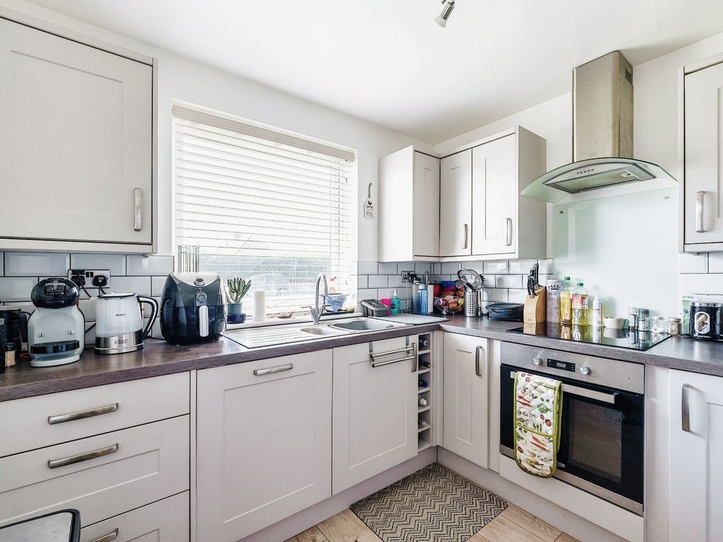 2 bed flat for sale in Elmer Road, Middleton-On-Sea, Bognor Regis PO22, £210,000