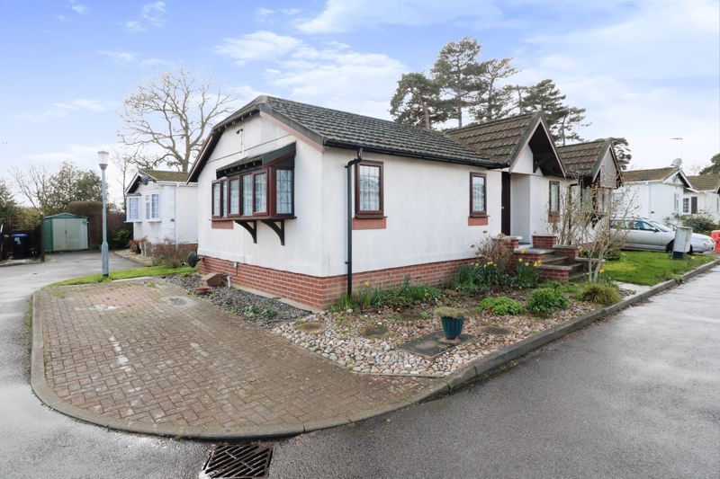 2 bed mobile/park home for sale in The Pines, Orchards Residential Park, Slough SL3, £230,000