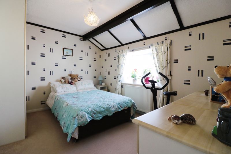 2 bed mobile/park home for sale in The Pines, Orchards Residential Park, Slough SL3, £230,000