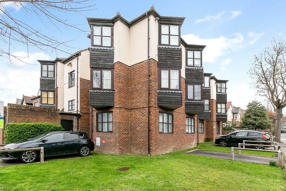 1 bed flat for sale in Lewis Road, Sutton, Surrey SM1, £200,000