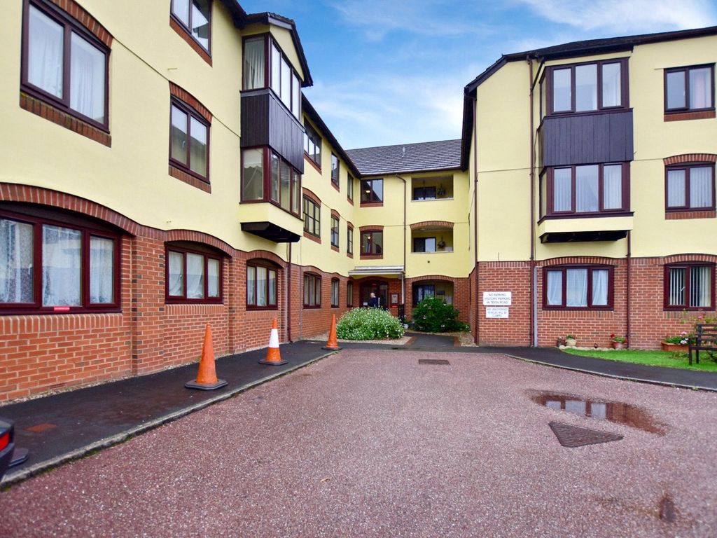 2 bed flat for sale in Hameldown Way, Newton Abbot, Devon TQ12, £130,000