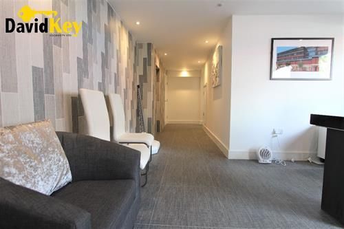 1 bed flat for sale in Waltham Cross, London EN8, £175,000