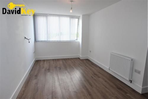 1 bed flat for sale in Waltham Cross, London EN8, £175,000