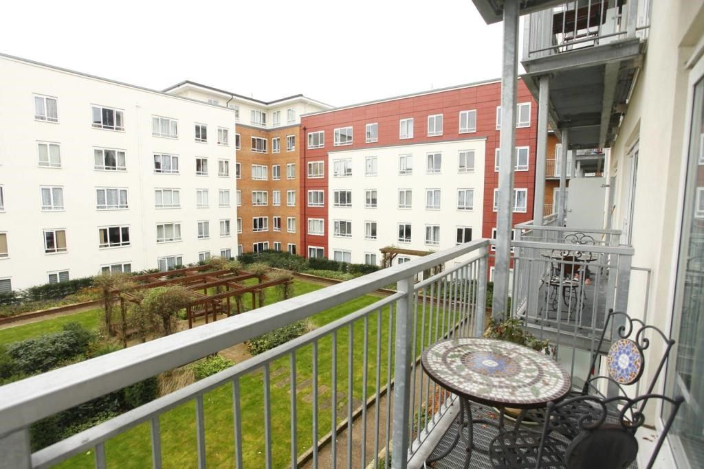 1 bed flat for sale in Beaufort Park, London NW9, £235,000