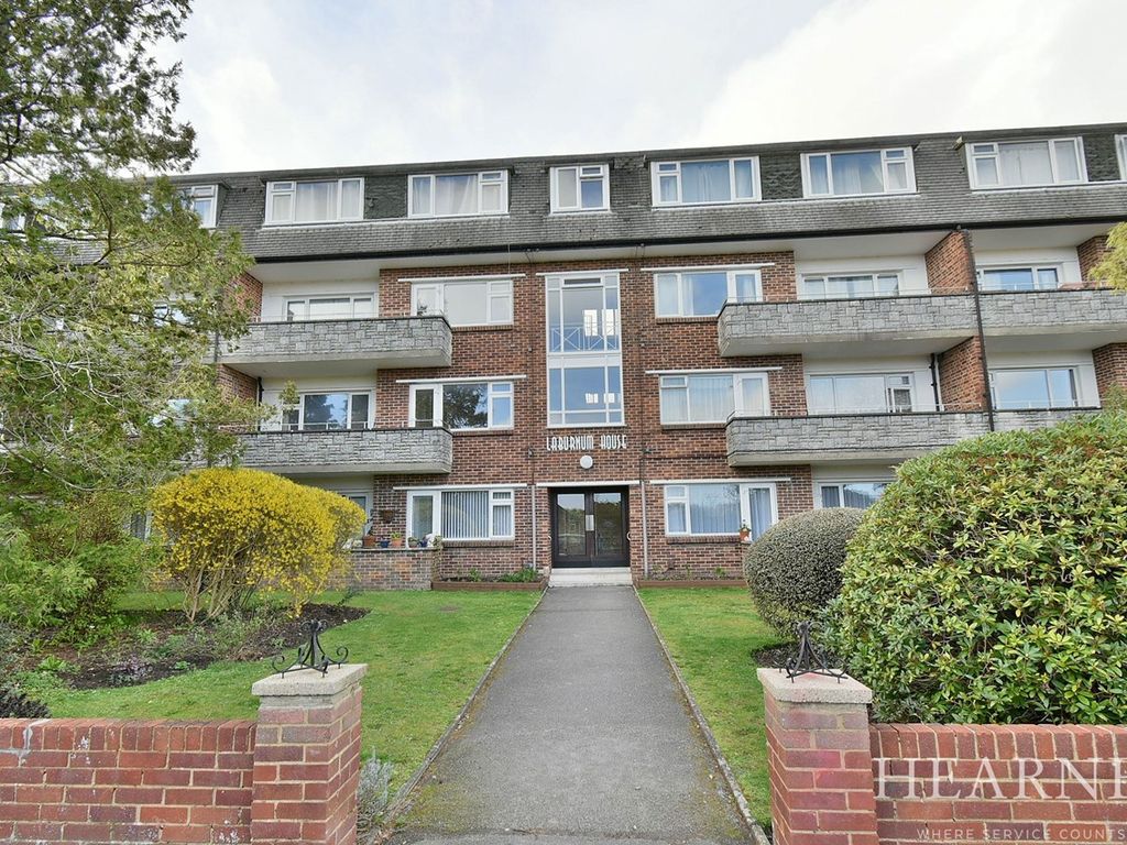 2 bed flat for sale in Redhill Drive, Bournemouth BH10, £200,000