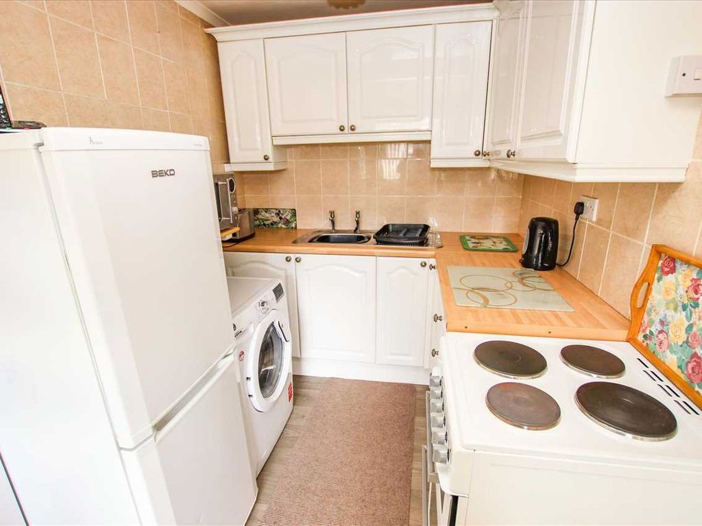 1 bed bungalow for sale in Lydd Close, Lincoln LN6, £140,000
