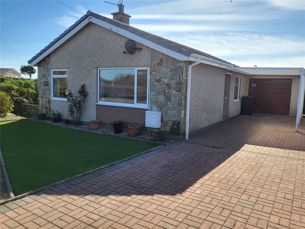 3 bed bungalow for sale in Harbour View, Holyhead, Anglesey LL65, £195,000