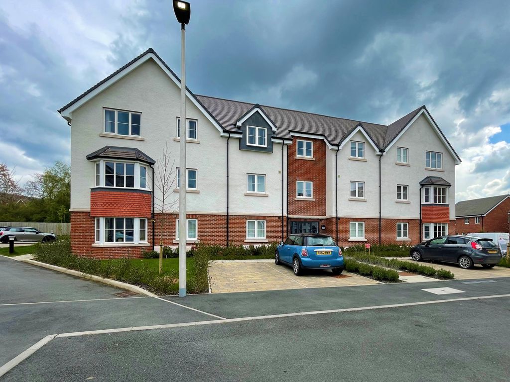 2 bed flat for sale in Drapers Rise, Shrewsbury, Shropshire SY3, £210,000