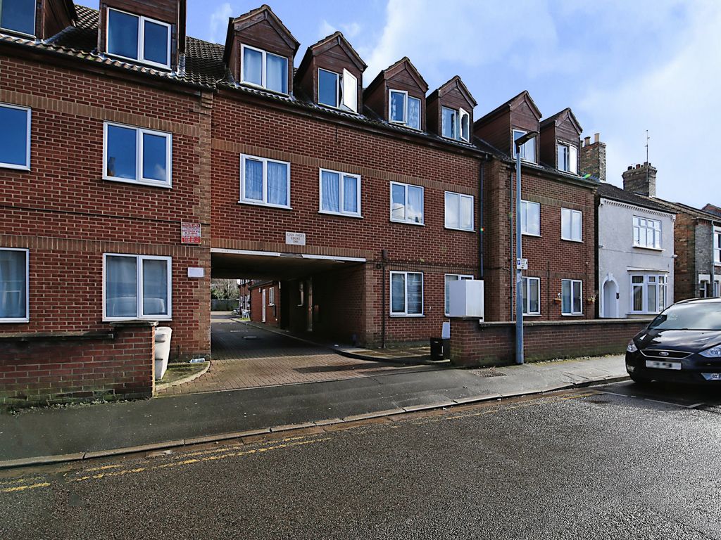 2 bed flat for sale in Cecil Pacey Court, Peterborough PE1, £95,000