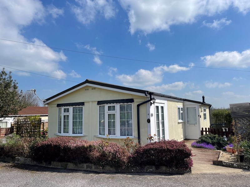 2 bed mobile/park home for sale in Greenacres Park, Coppitts Hill, Yeovil BA21, £129,000