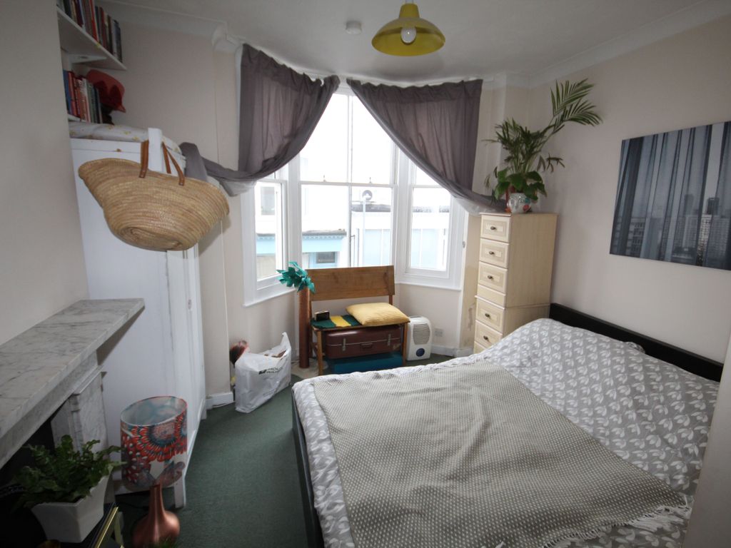 1 bed flat for sale in Guildford Road, Brighton BN1, £210,000