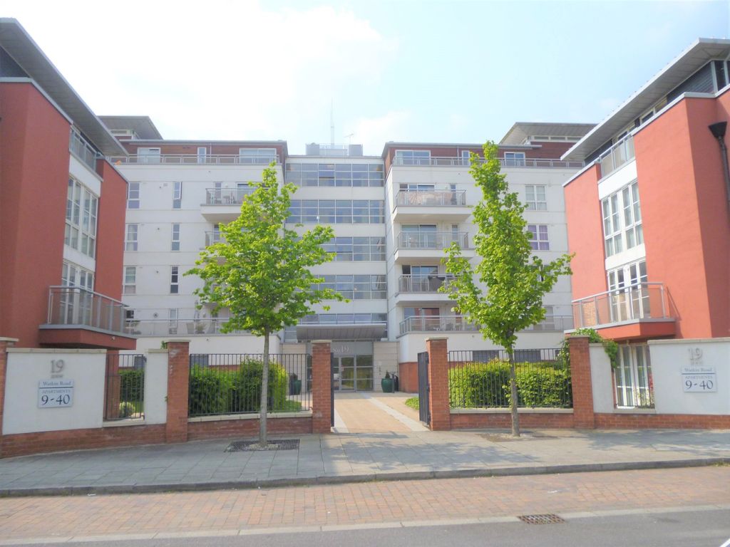 1 bed flat for sale in Watkin Road, Leicester LE2, £129,950