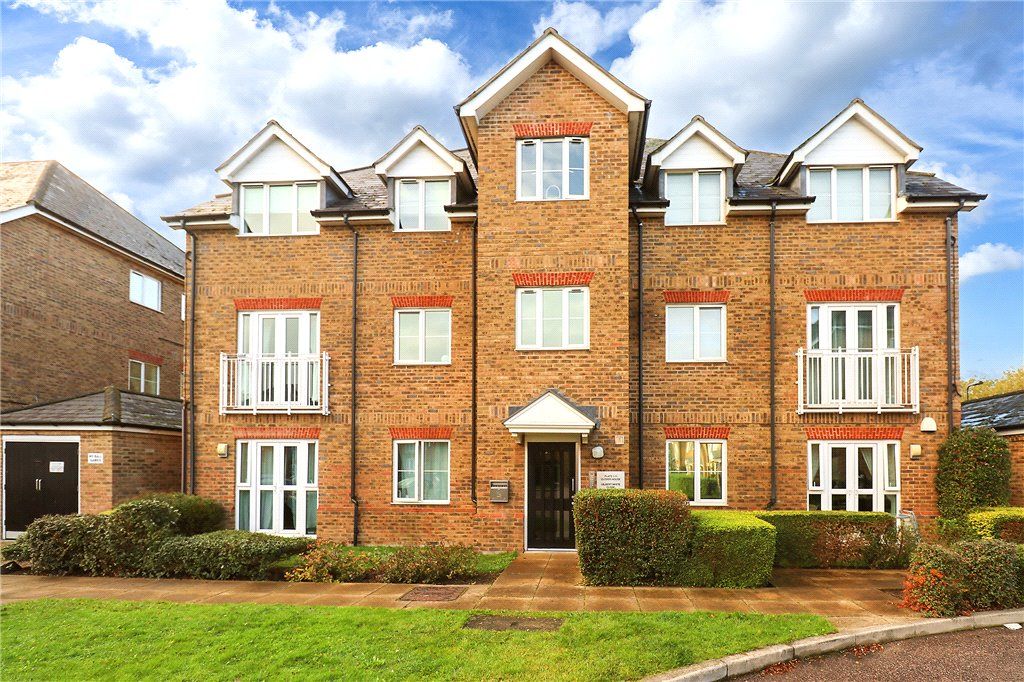 1 bed flat for sale in Gilbert White Close, Perivale, Greenford UB6, £305,000