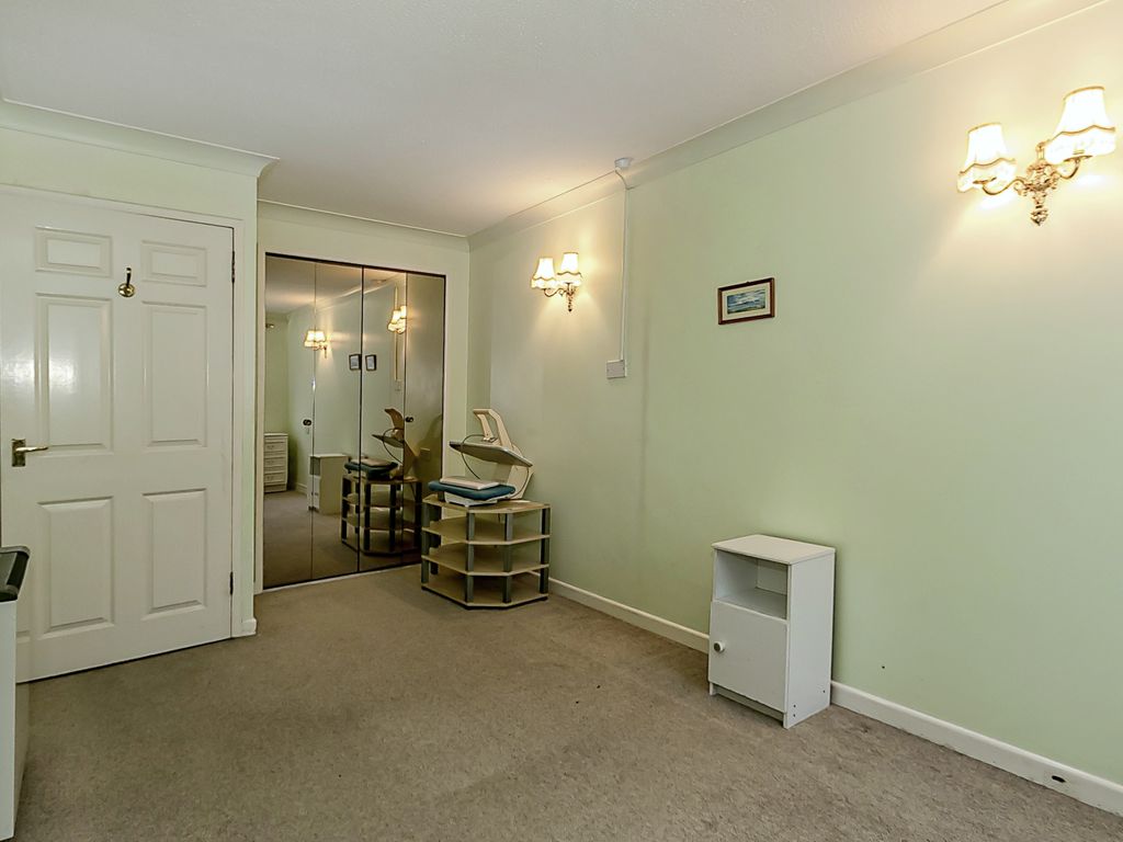 2 bed flat for sale in St. Peters Road, Bournemouth BH1, £135,000