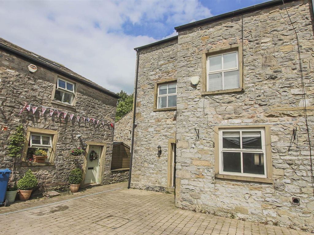 3 bed town house for sale in Ribblesdale Court, Gisburn, Clitheroe BB7, £220,000