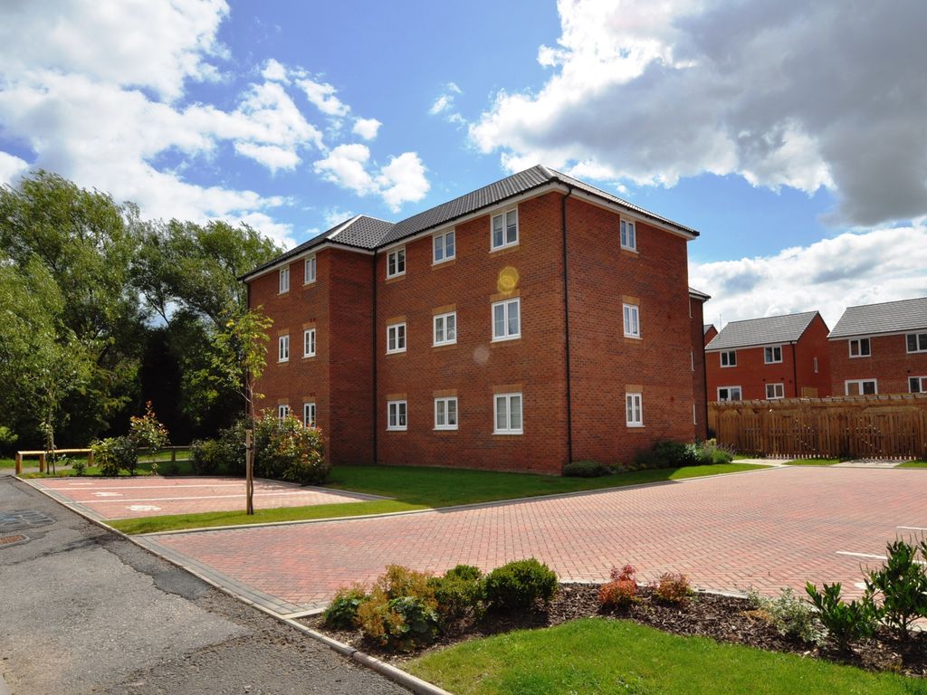 2 bed flat for sale in Snowgoose Way, Newcastle-Under-Lyme ST5, £95,000