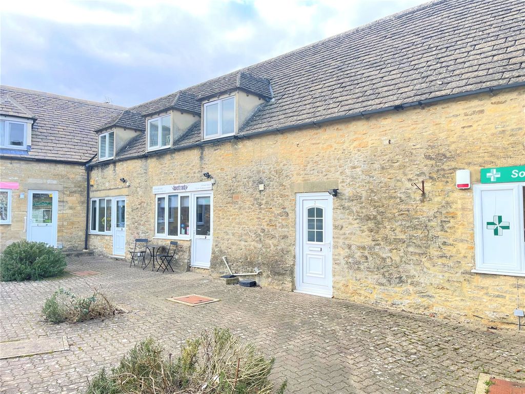 1 bed flat for sale in Clarks Hay, South Cerney, Cirencester, Gloucestershire GL7, £185,000