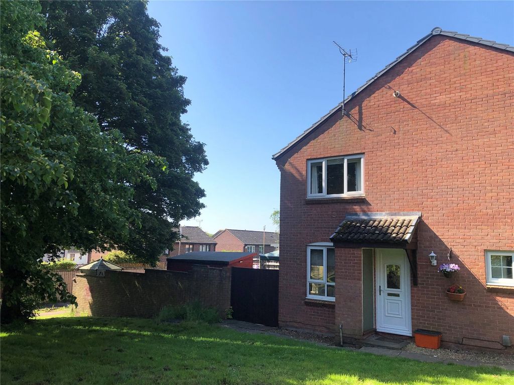 1 bed detached house for sale in Frampton Close, Eastleaze, Swindon, Wiltshire SN5, £160,000