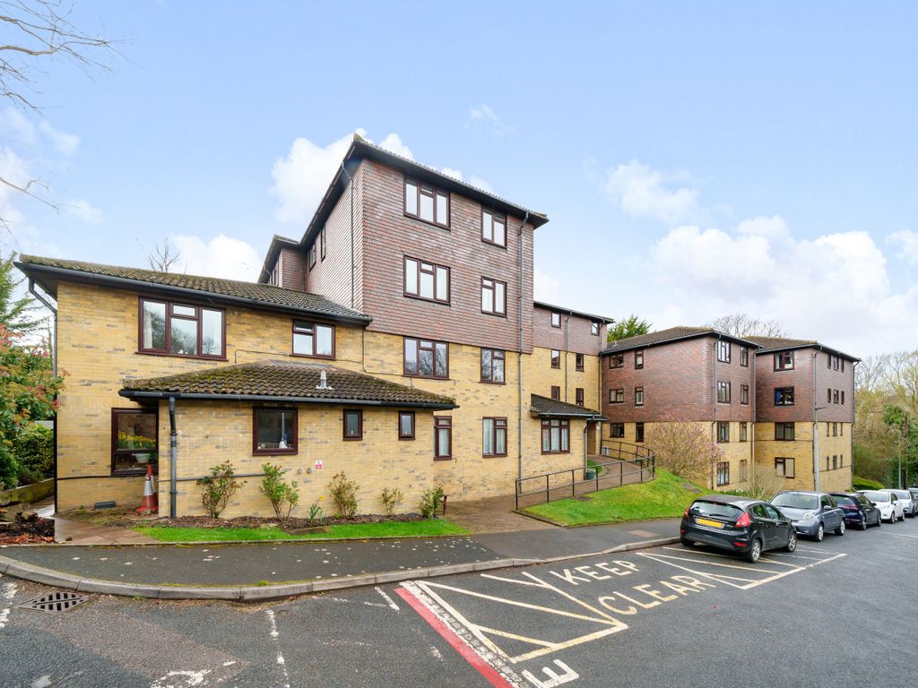1 bed flat for sale in Forest Close, Chislehurst, Kent BR7, £100,000
