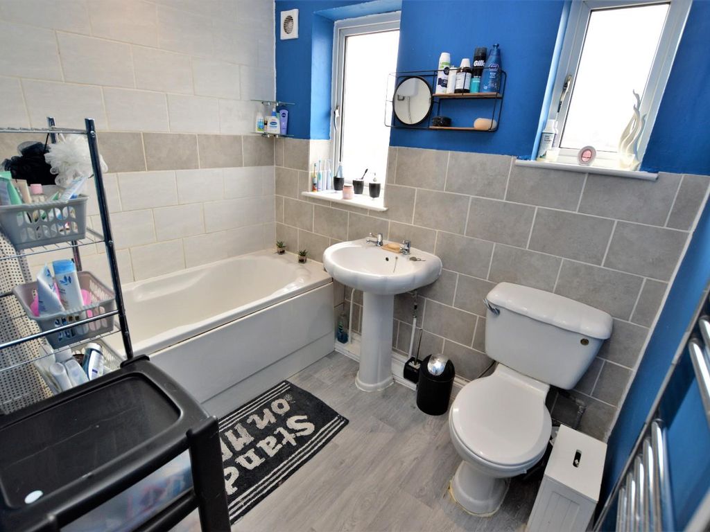 3 bed town house for sale in Wiltshire Road, Wigston LE18, £210,000