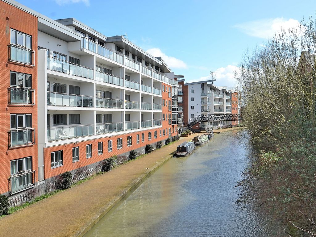 2 bed flat for sale in Lonsdale, Wolverton MK12, £112,500