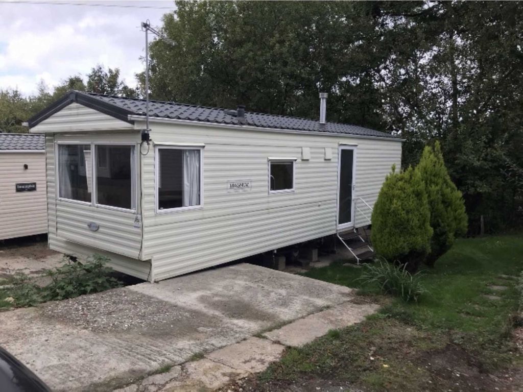 2 bed mobile/park home for sale in The Ridge West, St. Leonards-On-Sea TN37, £18,750