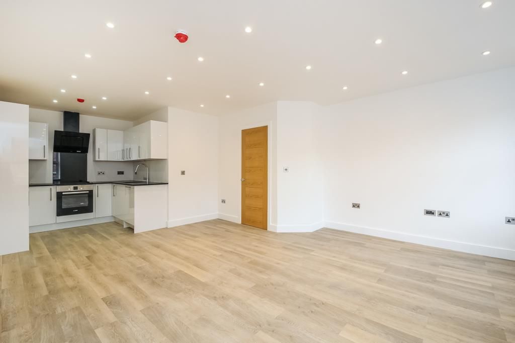 2 bed flat for sale in High Wycombe, Buckinghamshire HP13, £228,000