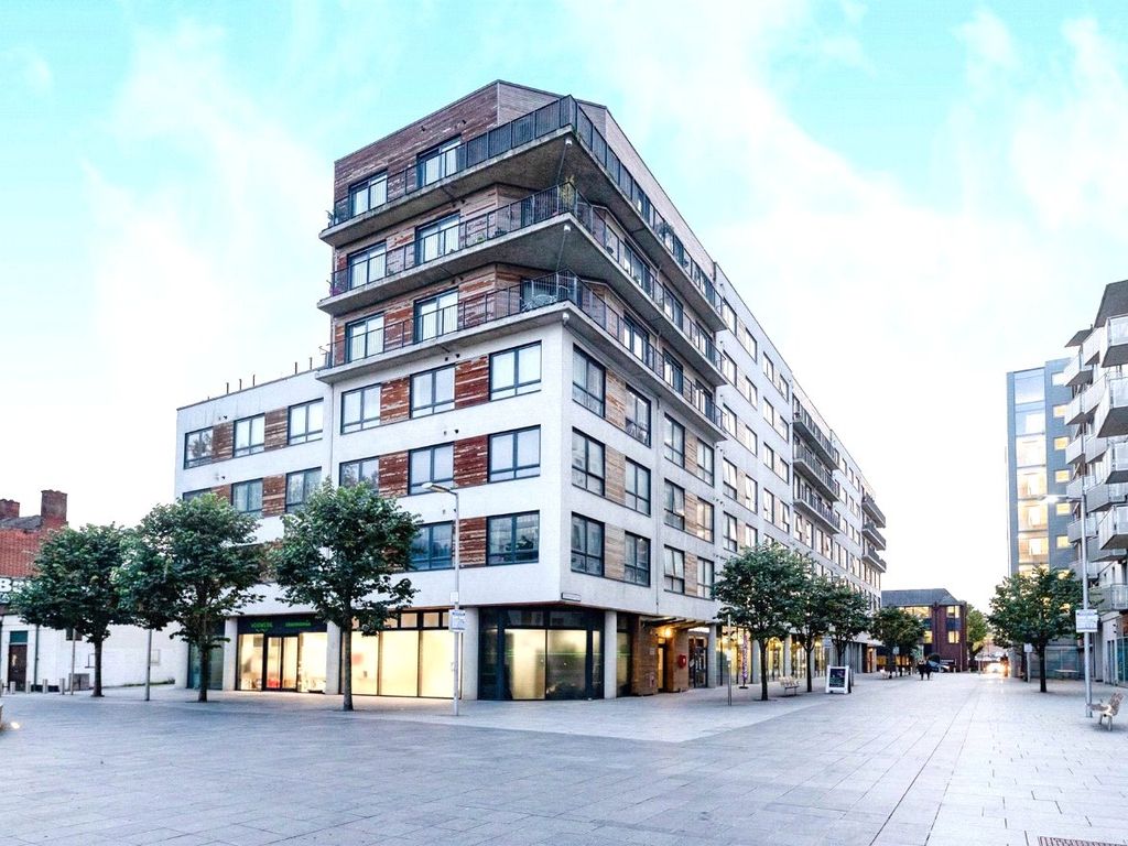 1 bed flat for sale in Mayer House, Chatham Place, Reading, Berkshire RG1, £200,000