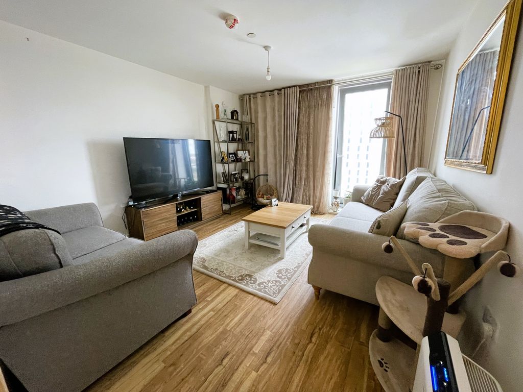 3 bed flat for sale in Michigan Avenue, Salford M50, £260,000