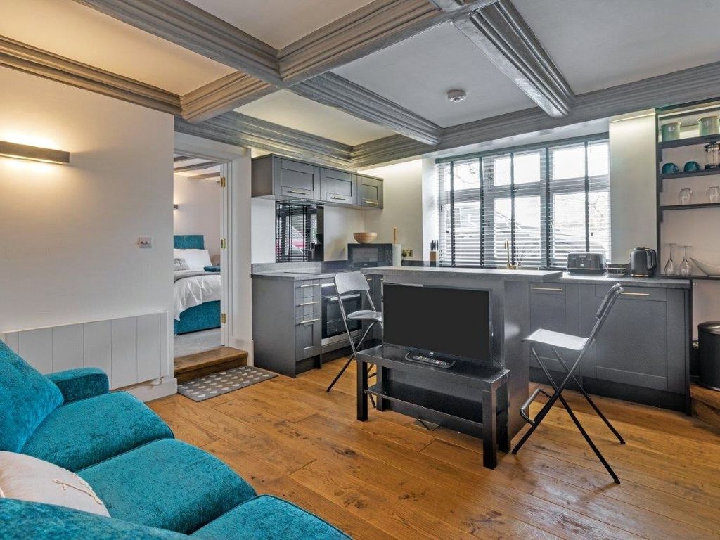 1 bed flat for sale in Broadway House, High Street, Lamberhurst, Kent TN3, £205,000