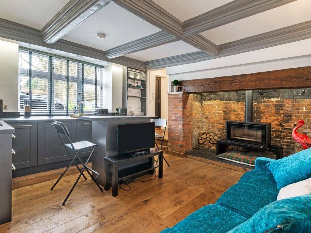 1 bed flat for sale in Broadway House, High Street, Lamberhurst, Kent TN3, £205,000