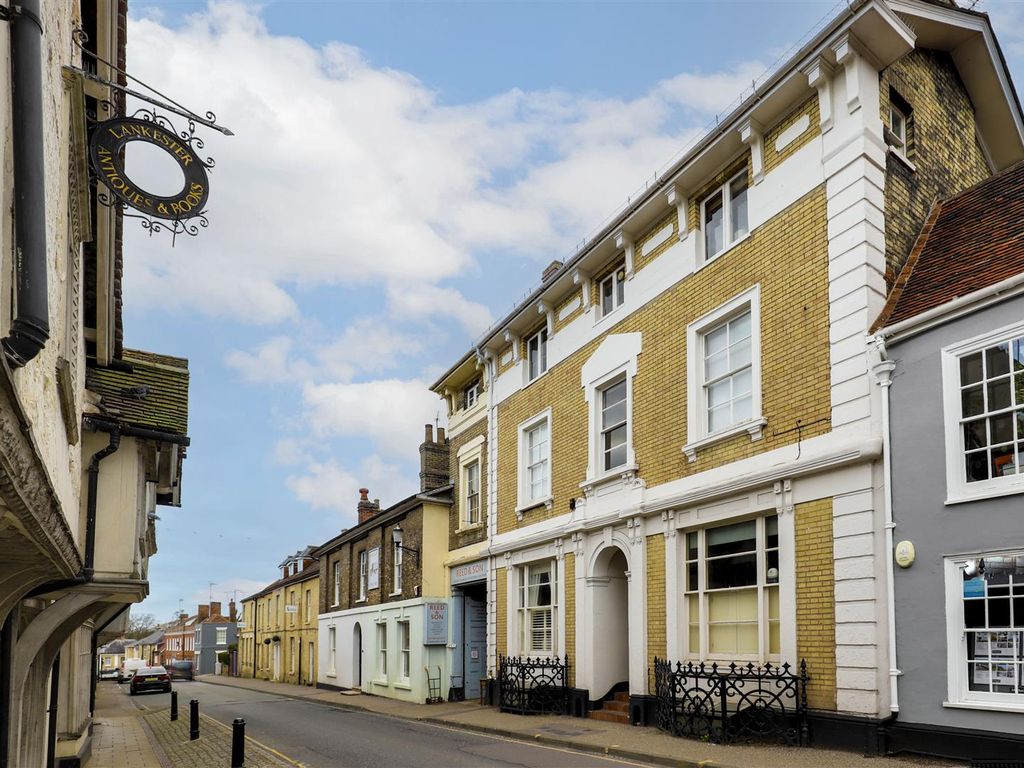 2 bed flat for sale in Church Street, Saffron Walden CB10, £300,000