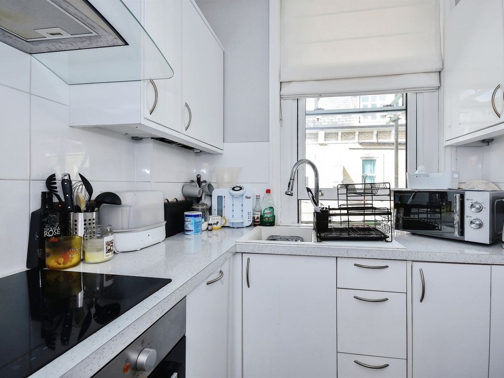 1 bed flat for sale in Verulam Place, Bournemouth BH1, £175,000