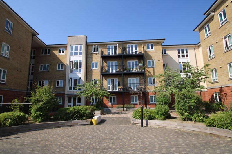 2 bed flat for sale in Tadros Court, High Wycombe HP13, £205,000