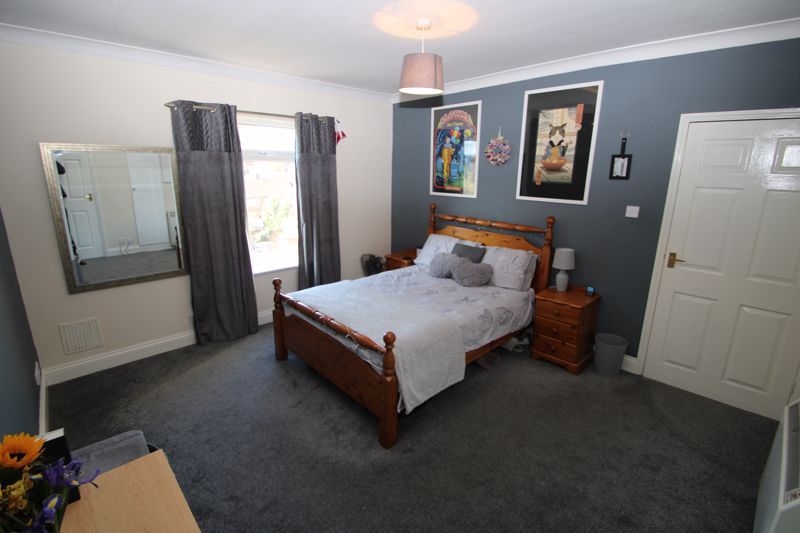 2 bed flat for sale in West Wycombe Road, High Wycombe HP12, £205,000