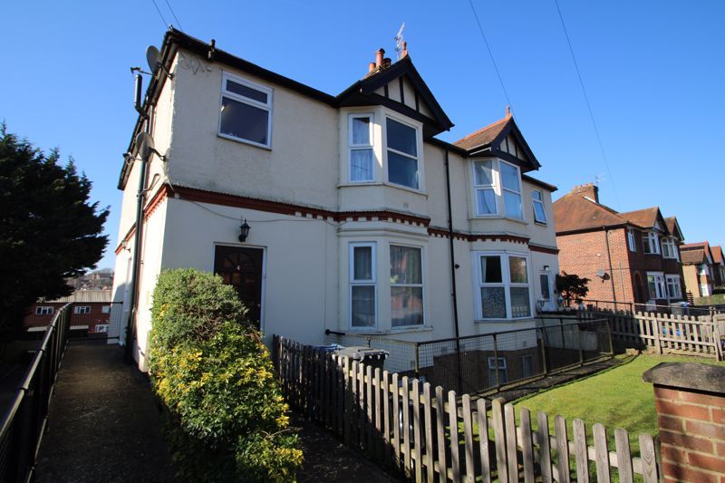 2 bed flat for sale in West Wycombe Road, High Wycombe HP12, £205,000
